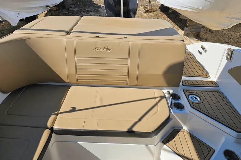 Slide: The Image of Sea Ray 21 SPX-OB 2019 - 18