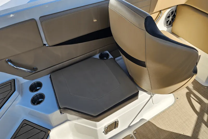 Slide: The Image of Sea Ray 21 SPX-OB 2019 - 20