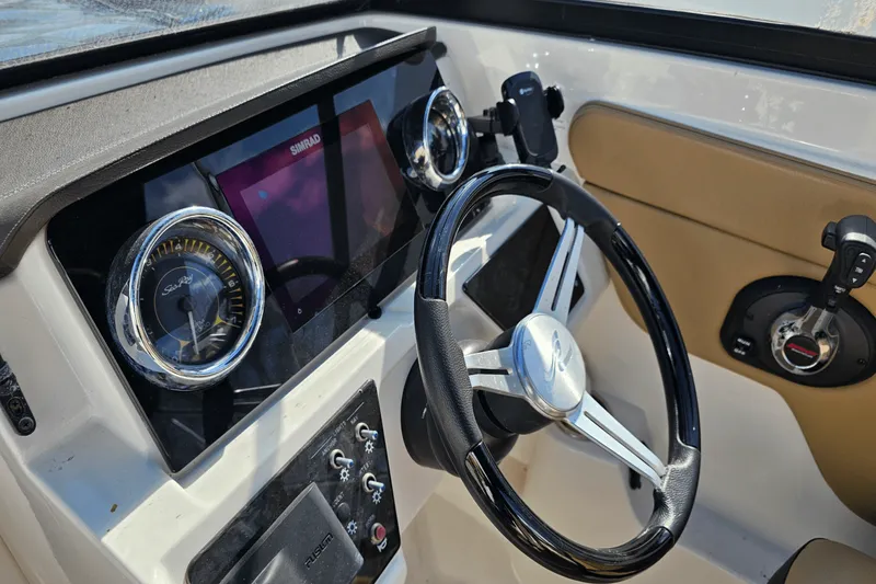 Slide: The Image of Sea Ray 21 SPX-OB 2019 - 29