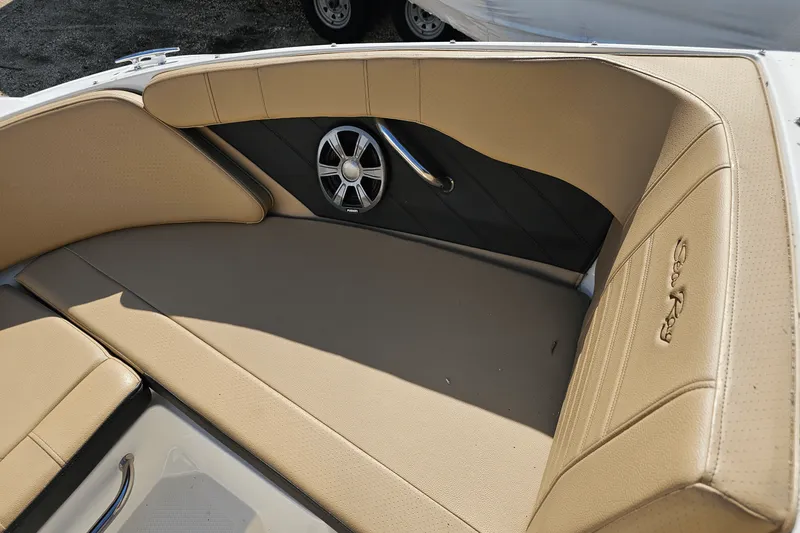 Slide: The Image of Sea Ray 21 SPX-OB 2019 - 34