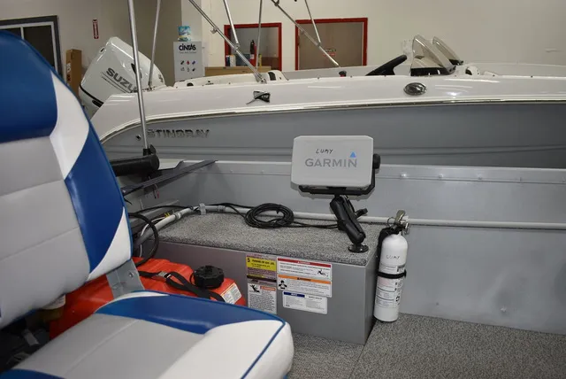 Slide: The Image of Alumacraft V 16 Tiller 2024 - 22