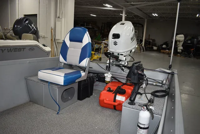 Slide: The Image of Alumacraft V 16 Tiller 2024 - 12