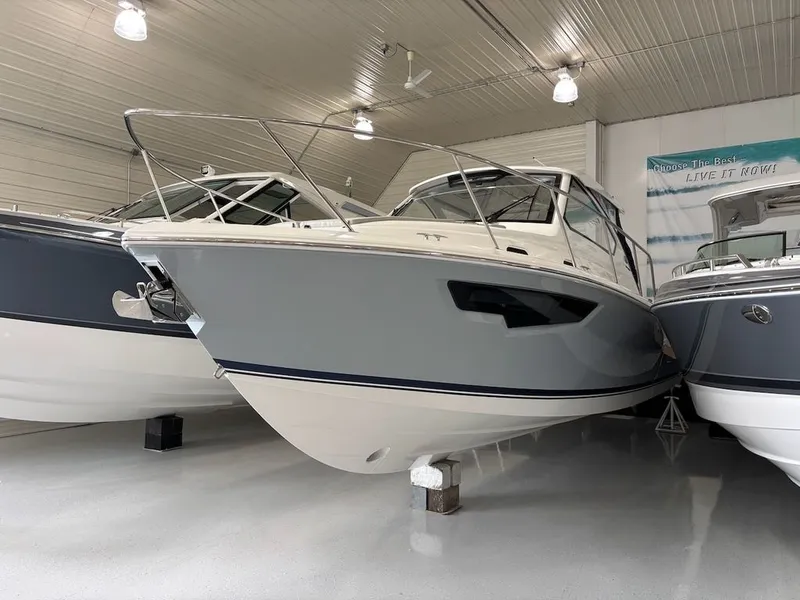 Slide: The Image of Pursuit Boats OS 325 2025 - 3