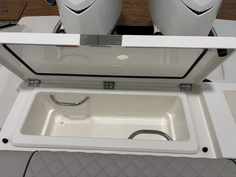 Slide: The Image of Pursuit Boats OS 325 2025 - 8