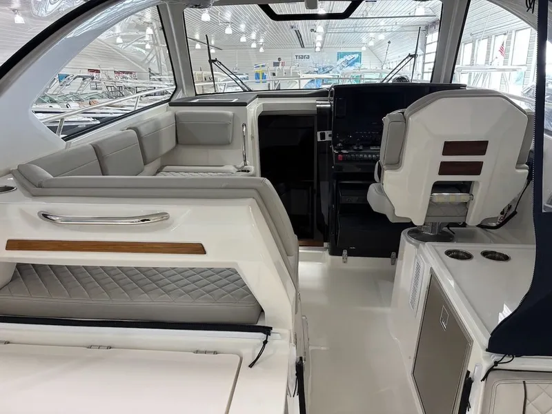Slide: The Image of Pursuit Boats OS 325 2025 - 13