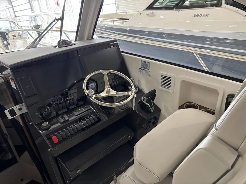 Slide: The Image of Pursuit Boats OS 325 2025 - 16