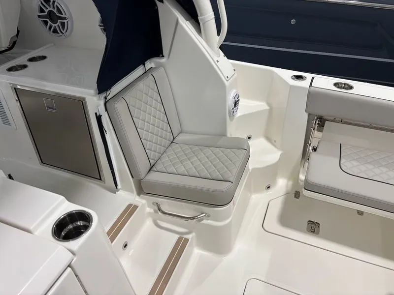 Slide: The Image of Pursuit Boats OS 325 2025 - 10
