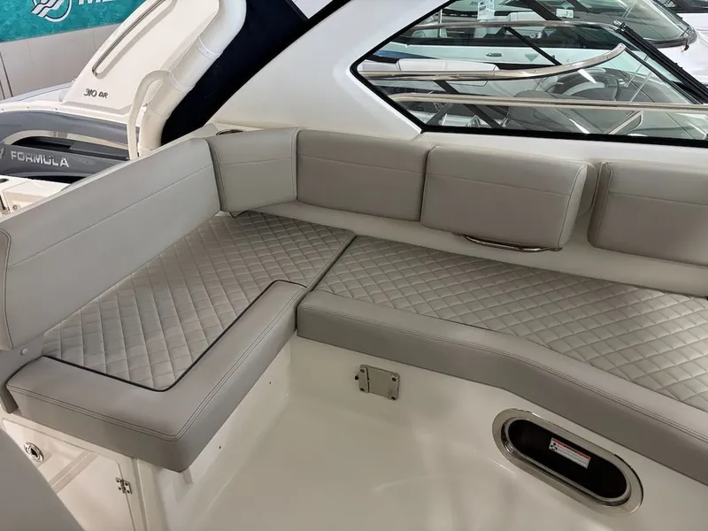 Slide: The Image of Pursuit Boats OS 325 2025 - 18