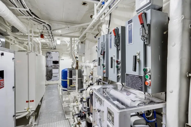 Slide: The Image of Dakota Creek Catamaran Helicopter Capable 1999 - 81