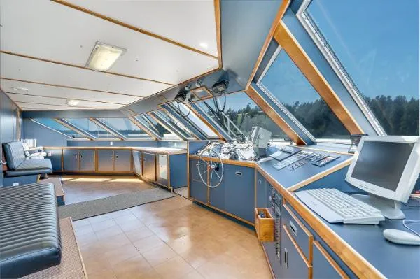 Slide: The Image of Dakota Creek Catamaran Helicopter Capable 1999 - 20