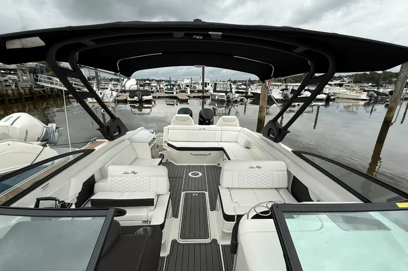 Slide: The Image of Sea Ray 290 SDX OB 2024 - 20