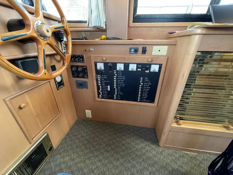 Slide: The Image of Queenship Motor Yacht 1994 - 8