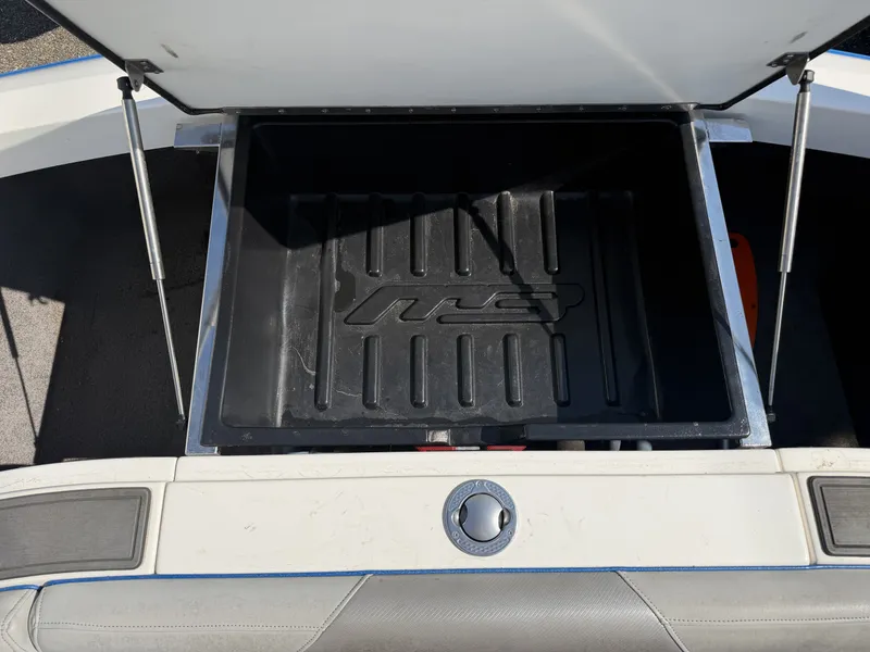 Slide: The Image of MB Sports Sport Boat B52 21 WB 2013 - 12