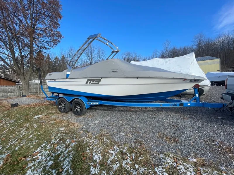 The Image of MB Sports Sport Boat B52 21 WB 2013 - 0