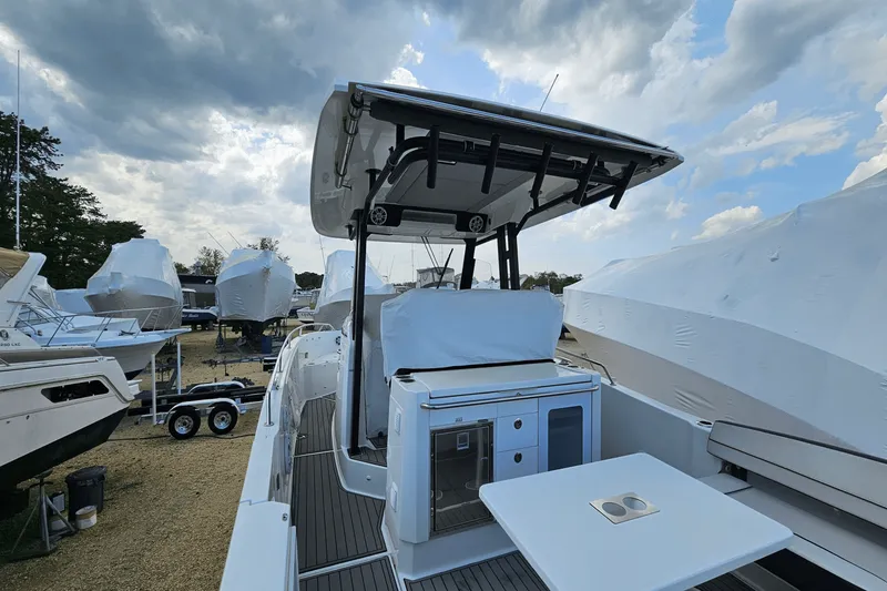 Slide: The Image of Jeanneau 10.5 LEADER CC 2023 - 17