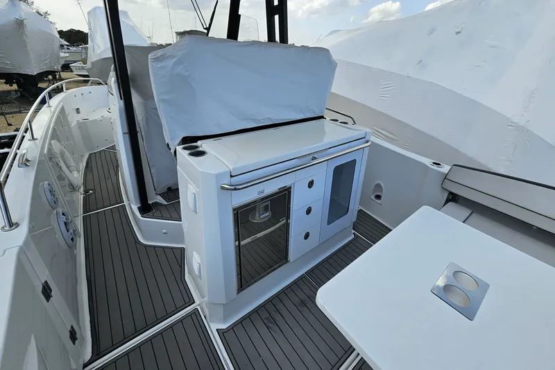 Slide: The Image of Jeanneau 10.5 LEADER CC 2023 - 18