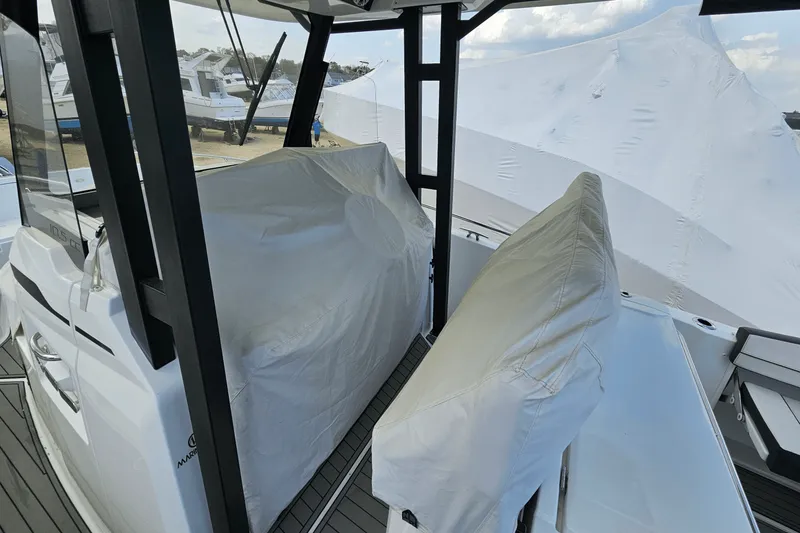 Slide: The Image of Jeanneau 10.5 LEADER CC 2023 - 24