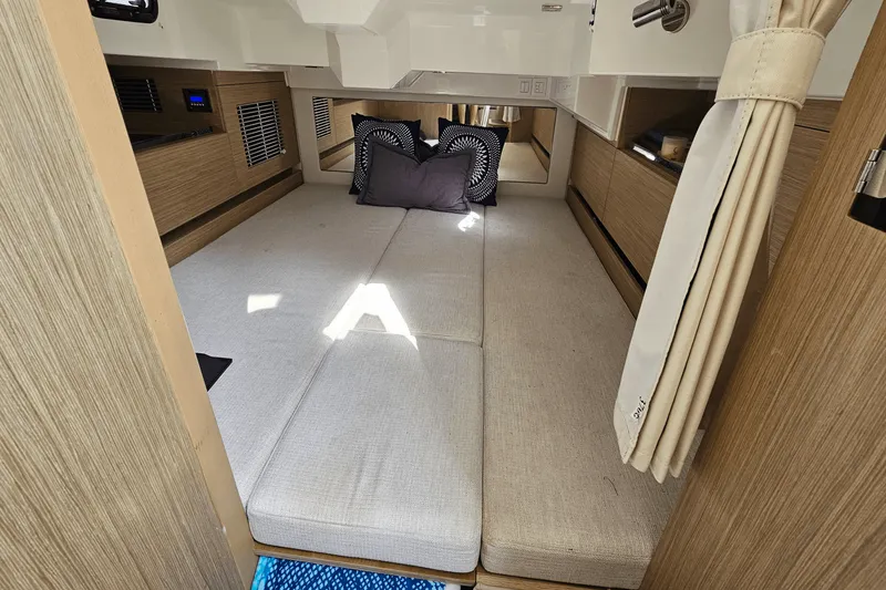 Slide: The Image of Jeanneau 10.5 LEADER CC 2023 - 42