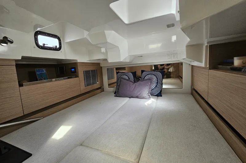 Slide: The Image of Jeanneau 10.5 LEADER CC 2023 - 43