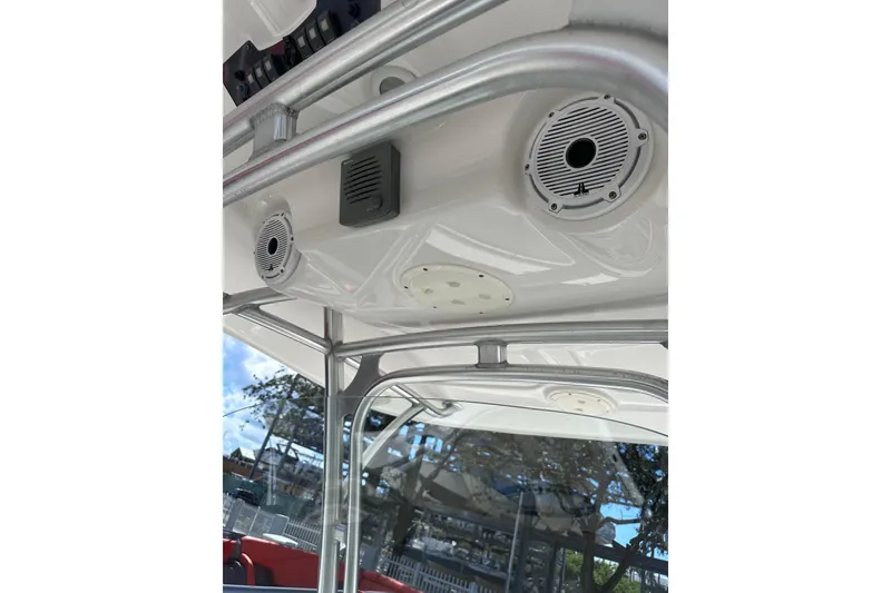 Slide: The Image of Robalo R300 Center Console 2011 - 36