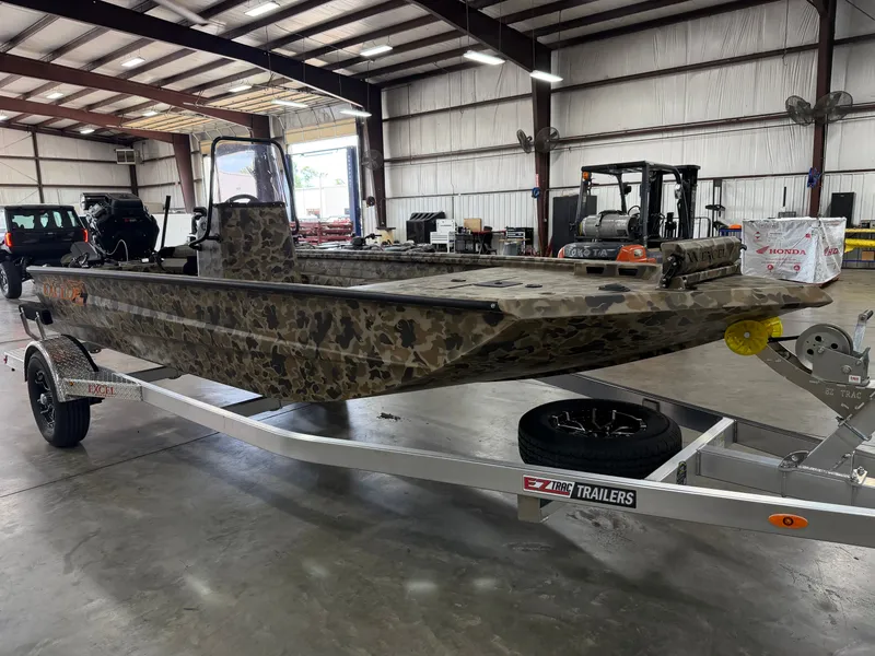 Slide: The Image of Excel 1860 SHALLOW WATER F4 CENTER CONSOLE 2027 - 3