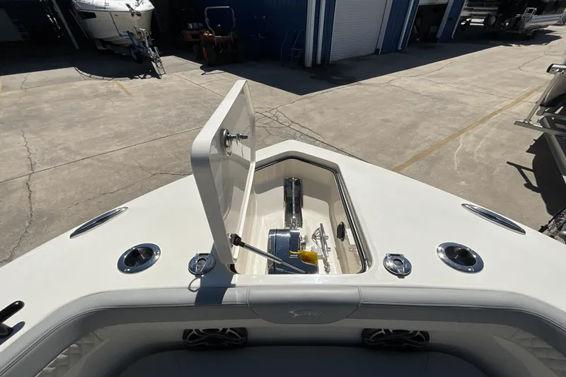 Slide: The Image of Scout 260 LXF 2025 - 12