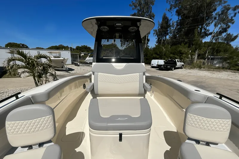 Slide: The Image of Scout 260 LXF 2025 - 13