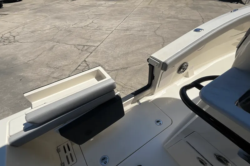 Slide: The Image of Scout 260 LXF 2025 - 18