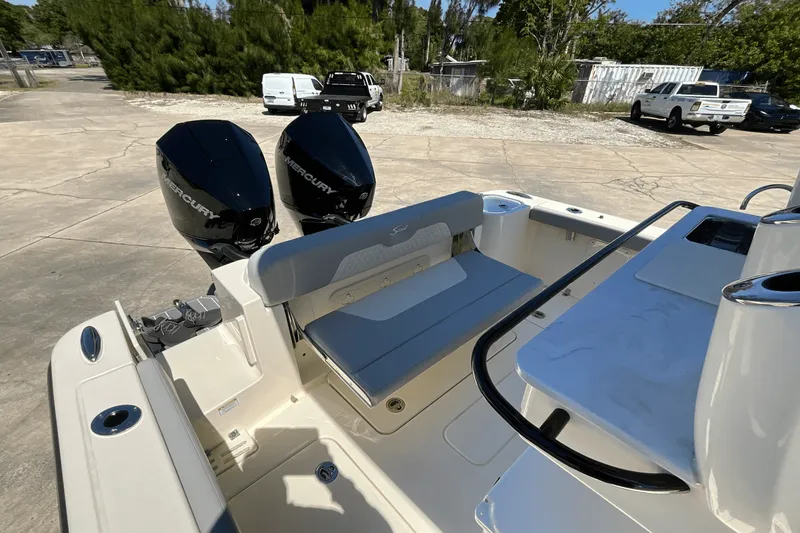 Slide: The Image of Scout 260 LXF 2025 - 19