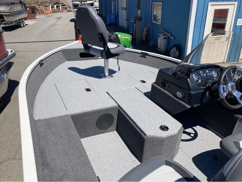 Slide: The Image of Lowe Fishing Machine Side Console FM 1775 SC 2025 - 7