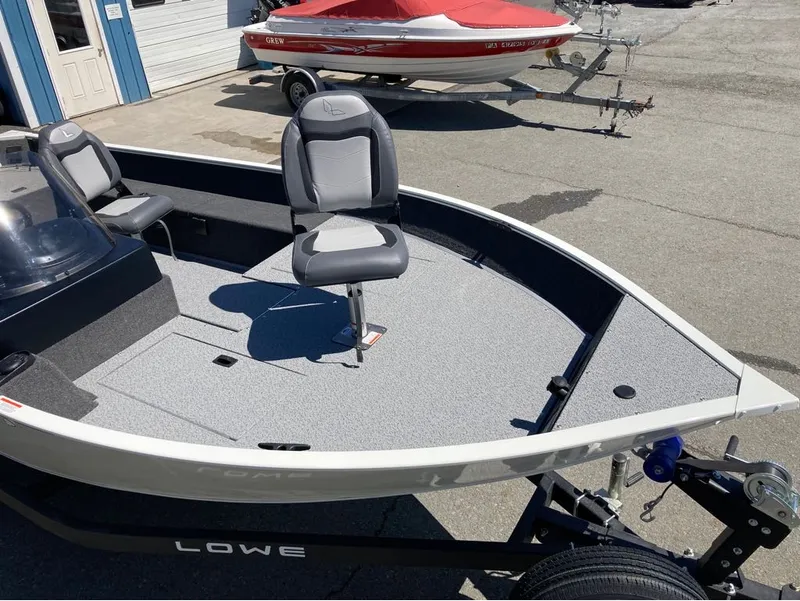Slide: The Image of Lowe Fishing Machine Side Console FM 1775 SC 2025 - 4