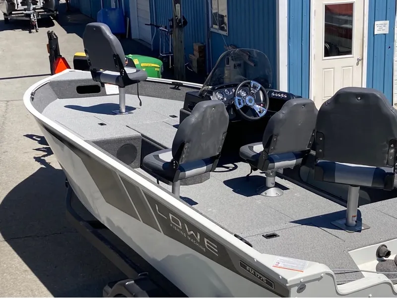 Slide: The Image of Lowe Fishing Machine Side Console FM 1775 SC 2025 - 9