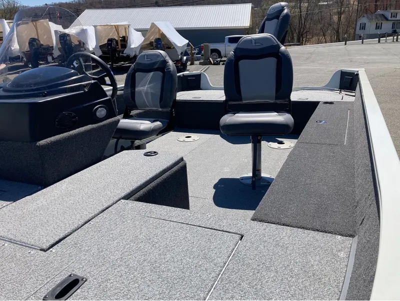 Slide: The Image of Lowe Fishing Machine Side Console FM 1775 SC 2025 - 6