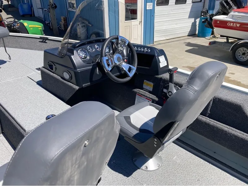 Slide: The Image of Lowe Fishing Machine Side Console FM 1775 SC 2025 - 8