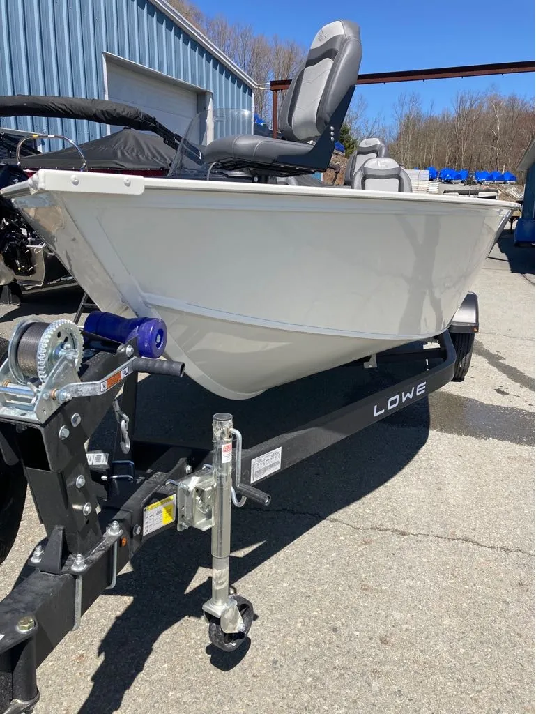 Slide: The Image of Lowe Fishing Machine Side Console FM 1775 SC 2025 - 5