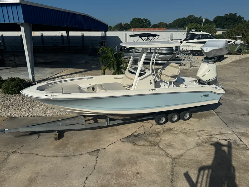 Slide: The Image of Boston Whaler 250 Dauntless 2025 - 3