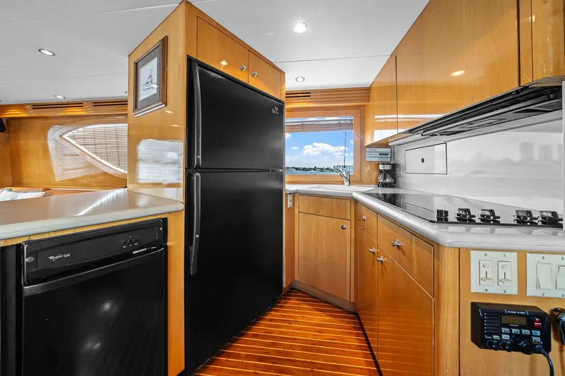 Slide: The Image of Hatteras 60 Convertible 2002 - 28