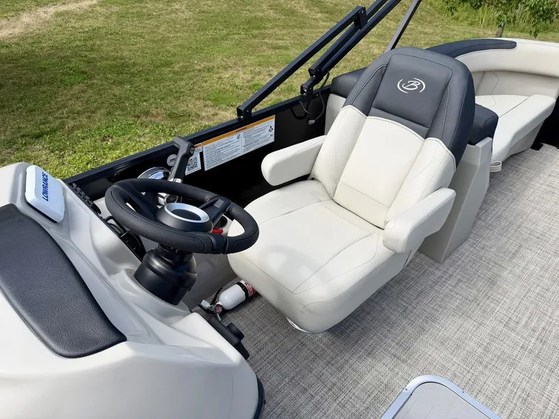 Slide: The Image of Barletta Boats S22QC 2027 - 27
