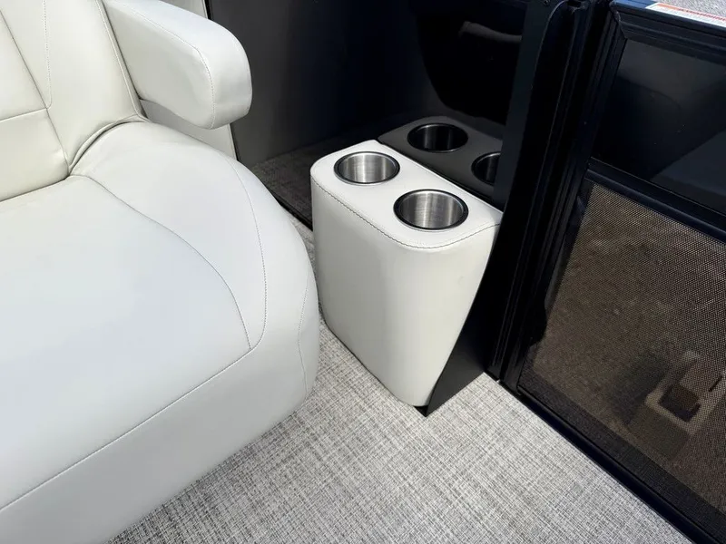 Slide: The Image of Barletta Boats S22QC 2027 - 10