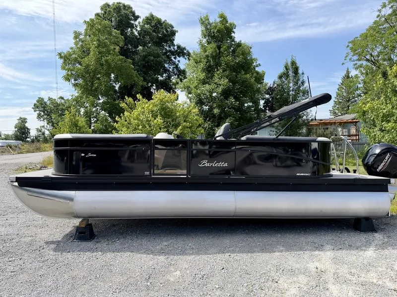 Slide: The Image of Barletta Boats S22QC 2027 - 23