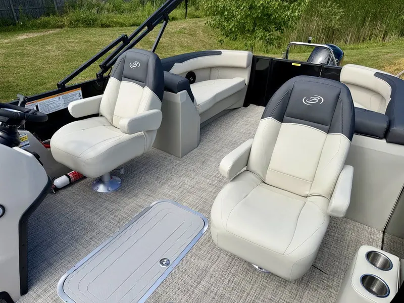 Slide: The Image of Barletta Boats S22QC 2027 - 46