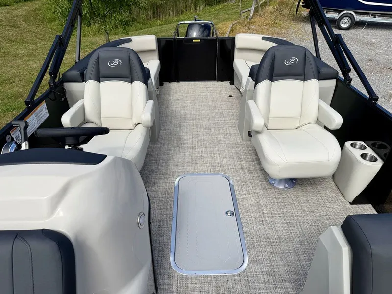 Slide: The Image of Barletta Boats S22QC 2027 - 40