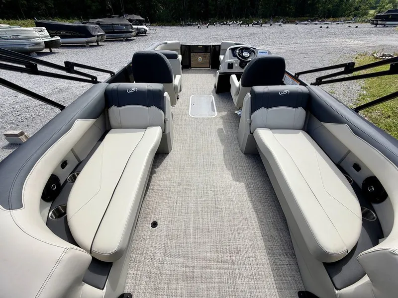 Slide: The Image of Barletta Boats S22QC 2027 - 47