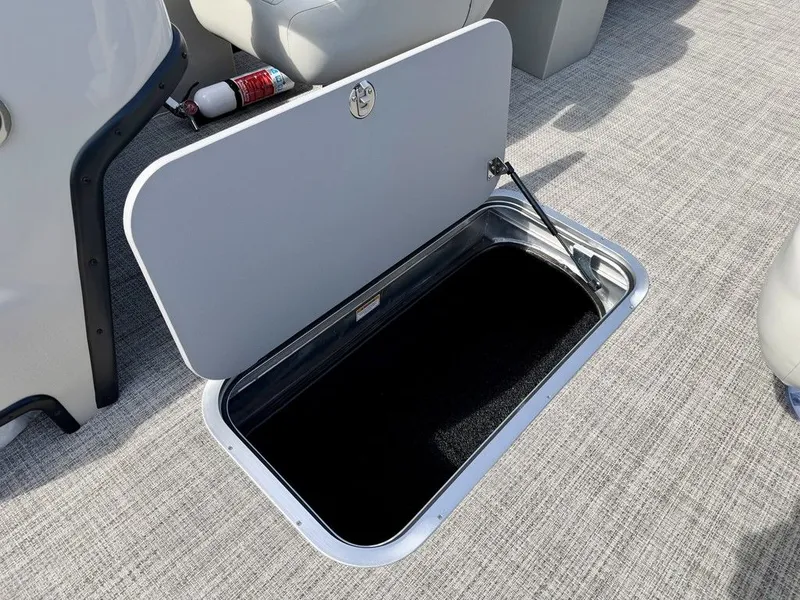Slide: The Image of Barletta Boats S22QC 2027 - 36