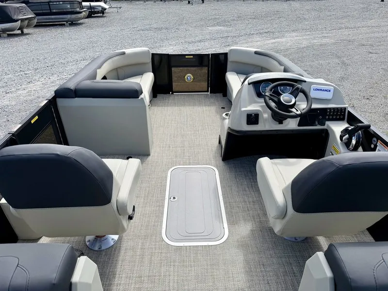 Slide: The Image of Barletta Boats S22QC 2027 - 2