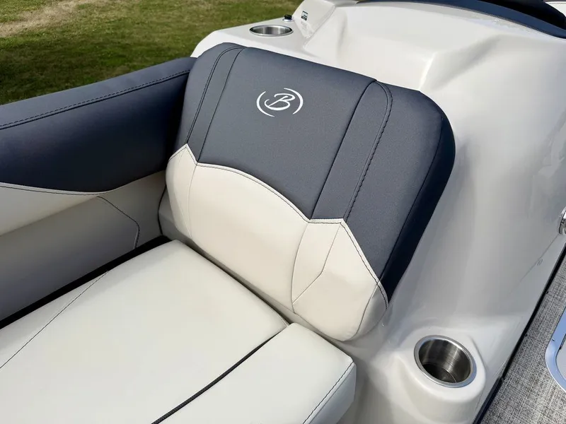 Slide: The Image of Barletta Boats S22QC 2027 - 24