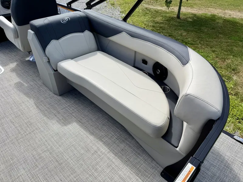 Slide: The Image of Barletta Boats S22QC 2027 - 14