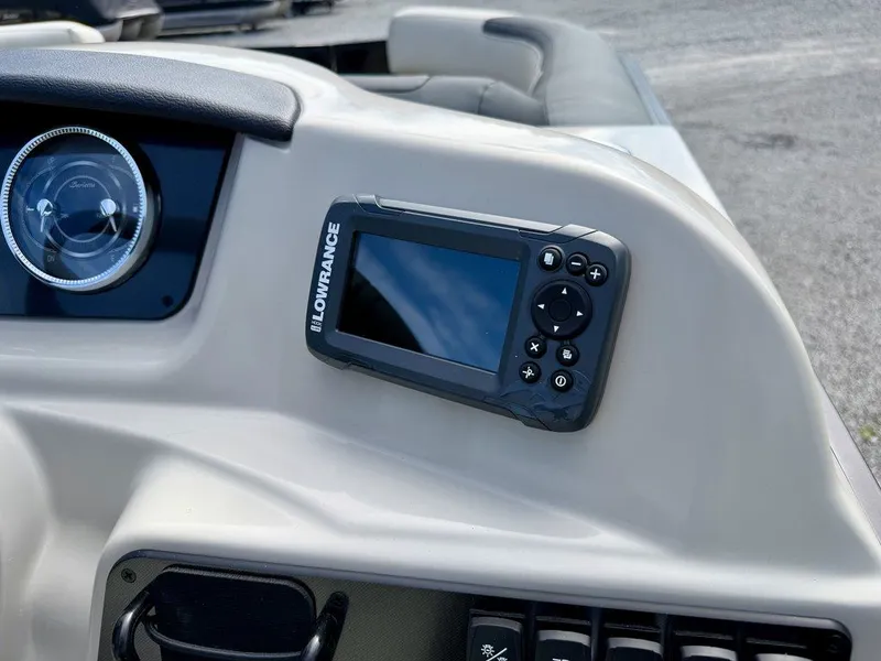 Slide: The Image of Barletta Boats S22QC 2027 - 26