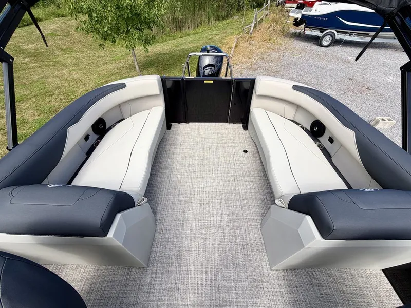 Slide: The Image of Barletta Boats S22QC 2027 - 9