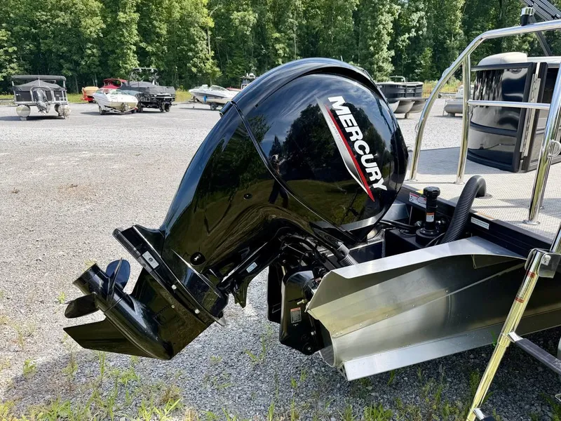 Slide: The Image of Barletta Boats S22QC 2027 - 25